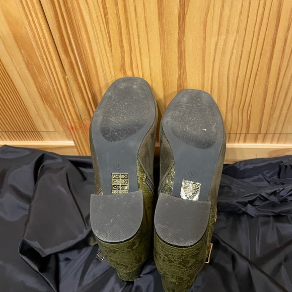 JOURNEE Olive Green Snake Skin booties Women’s Size 10 - Picture 9 of 11